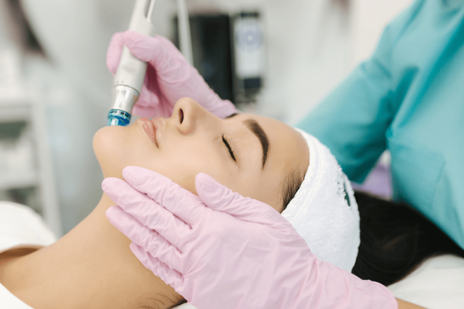 A patient getting dull skin treatment 